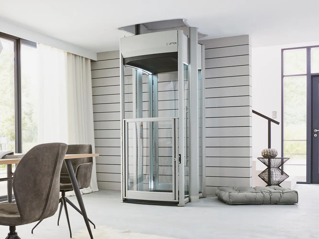 Einbaubeispiel eines Homelifts in einem modernen Zuhause