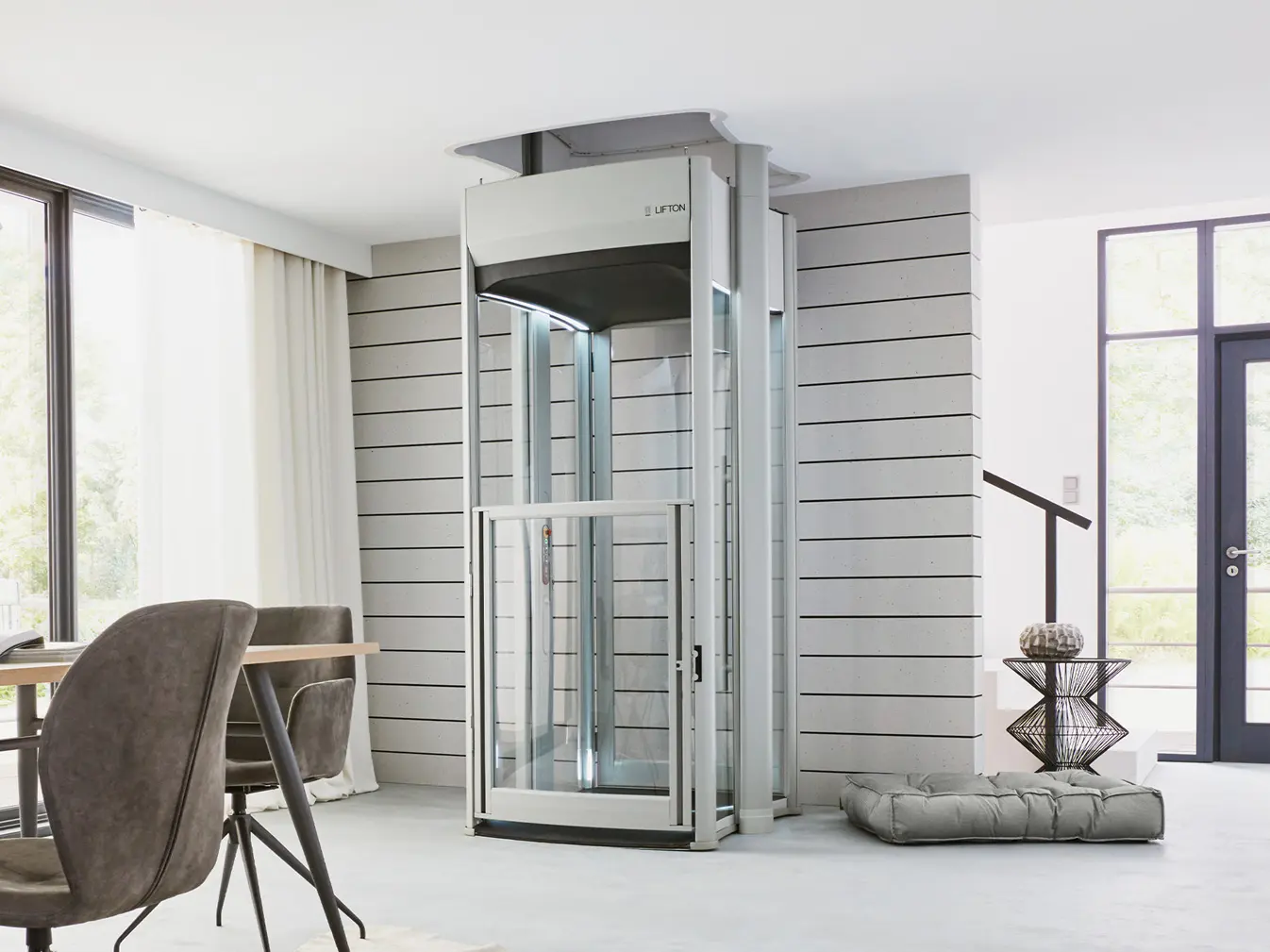 Einbaubeispiel eines Homelifts in einem modernen Zuhause