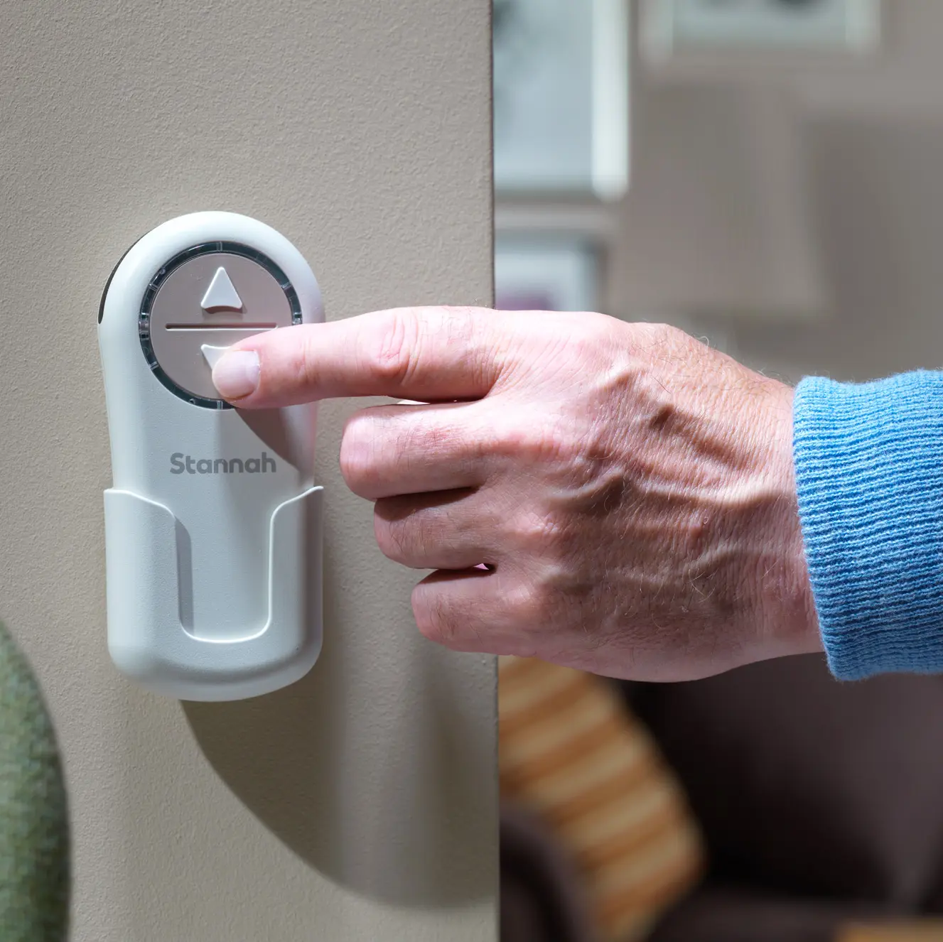 Nahaufnahme einer Treppenlift-Fernbedienung